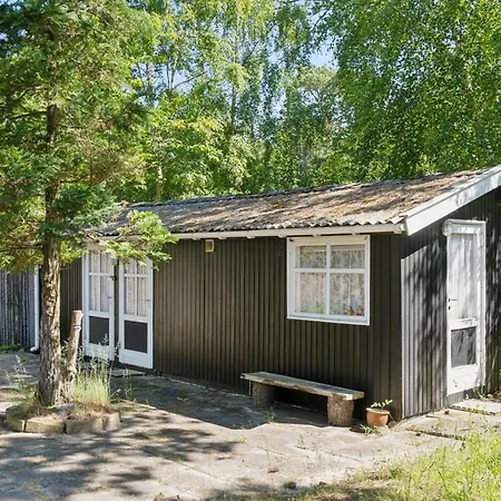 Claudine - 300m From The Sea By Interhome